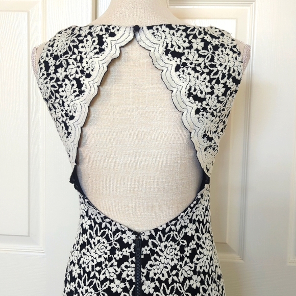 Alice + Olivia Black White Lace Floral Pattern Open back Sheath Mini Dress - Picture 5 of 8